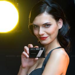 Olympus выпускает «хрустальную» фотокамеру µ1040 Crystal